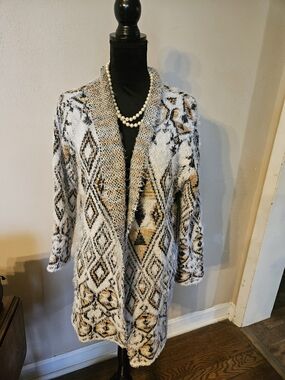 Absolutely Famous Open-Front Geometric Cardigan in White, Black & Tan